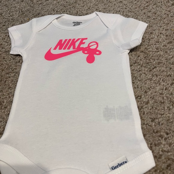 Baby onesie - Picture 3 of 3